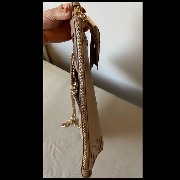 Clutch/crossbody bag I’m good condition. - Picture 7 of 9